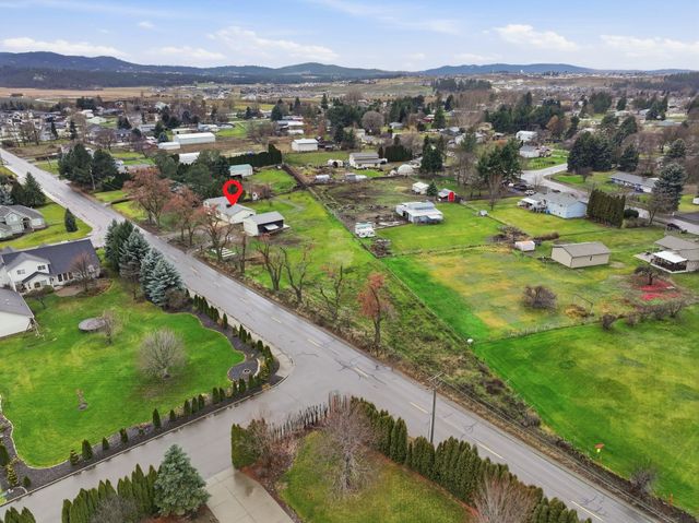 414 S Henry Rd, Greenacres, WA 99016