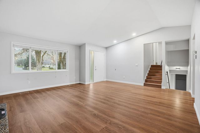 414 S Henry Rd, Greenacres, WA 99016