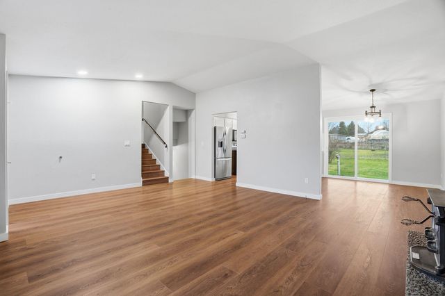 414 S Henry Rd, Greenacres, WA 99016