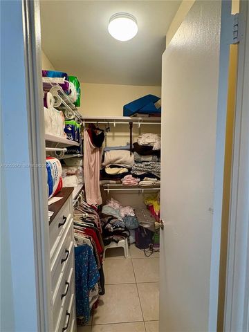 5050 NW 7th St 309, Miami, FL 33126