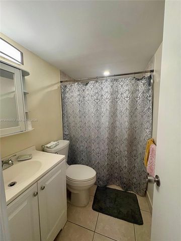 5050 NW 7th St 309, Miami, FL 33126