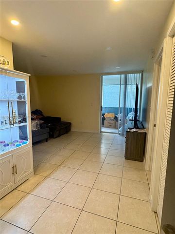 5050 NW 7th St 309, Miami, FL 33126