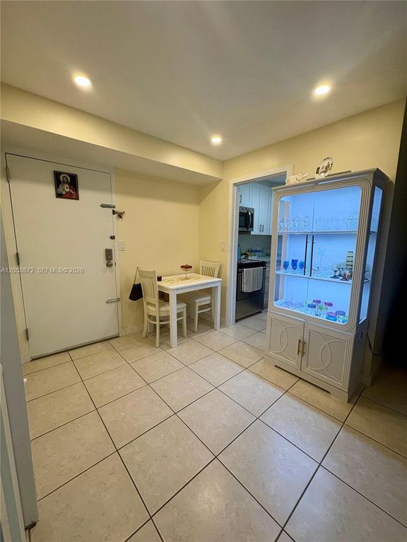 5050 NW 7th St 309, Miami, FL 33126