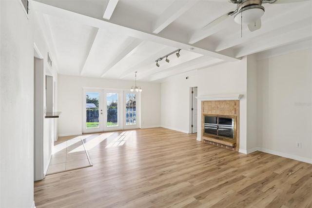 131 E PALMETTO AVENUE, Howey In The Hills, FL 34737