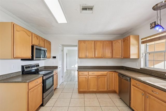 131 E PALMETTO AVENUE, Howey In The Hills, FL 34737