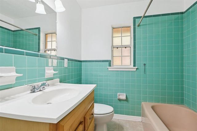 131 E PALMETTO AVENUE, Howey In The Hills, FL 34737