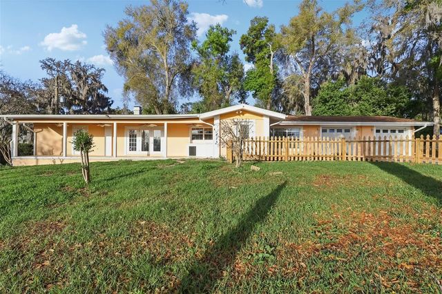 131 E PALMETTO AVENUE, Howey In The Hills, FL 34737