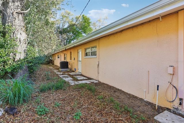 131 E PALMETTO AVENUE, Howey In The Hills, FL 34737