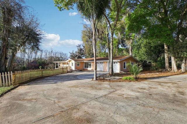131 E PALMETTO AVENUE, Howey In The Hills, FL 34737