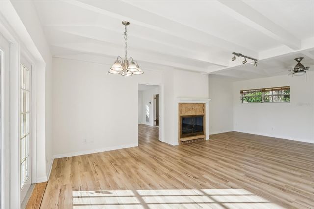 131 E PALMETTO AVENUE, Howey In The Hills, FL 34737