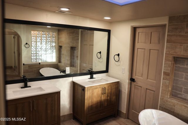 1231 W Newton Drive, Tucson, AZ 85704