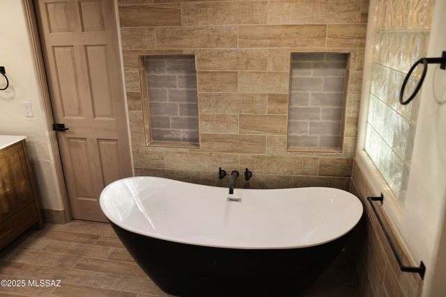 1231 W Newton Drive, Tucson, AZ 85704