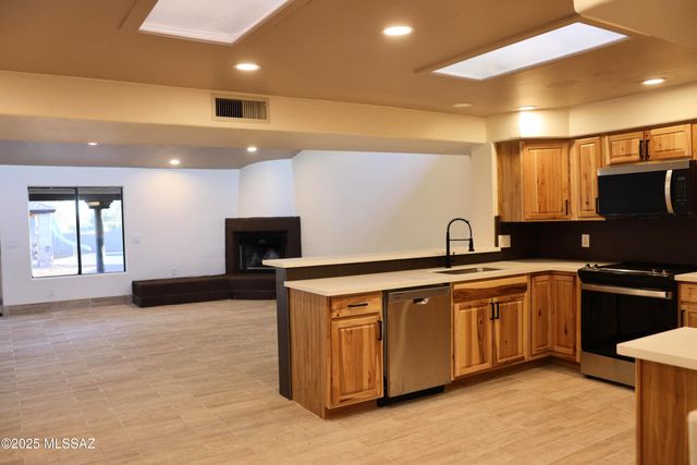 1231 W Newton Drive, Tucson, AZ 85704