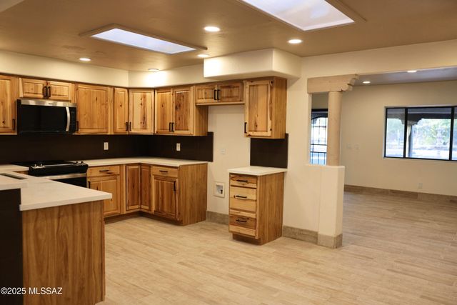 1231 W Newton Drive, Tucson, AZ 85704