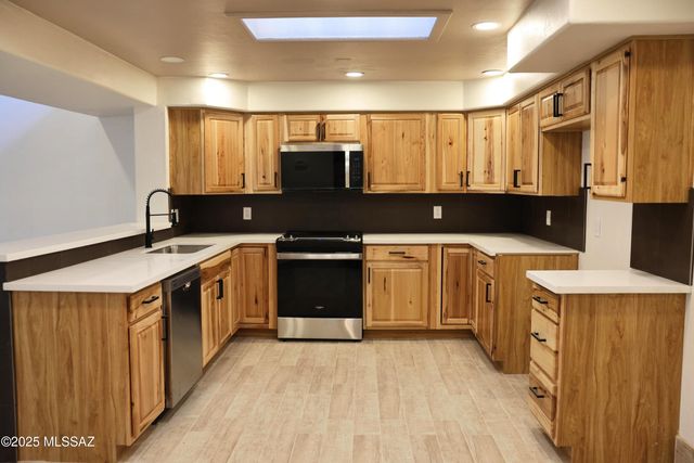 1231 W Newton Drive, Tucson, AZ 85704