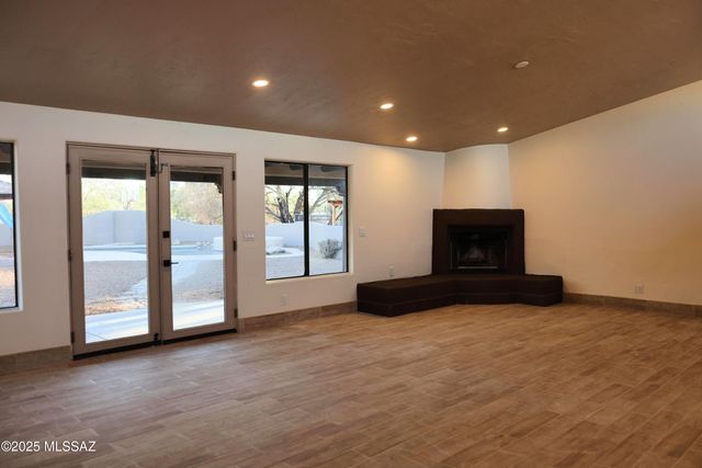 1231 W Newton Drive, Tucson, AZ 85704