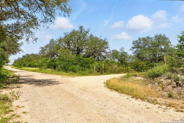 344 E CR 341, Knippa, TX 78801