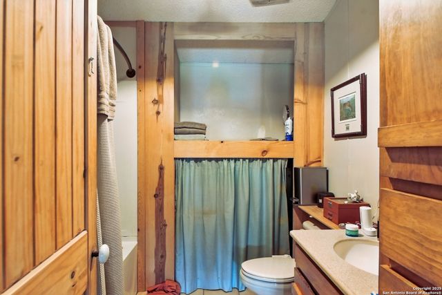 344 E CR 341, Knippa, TX 78801