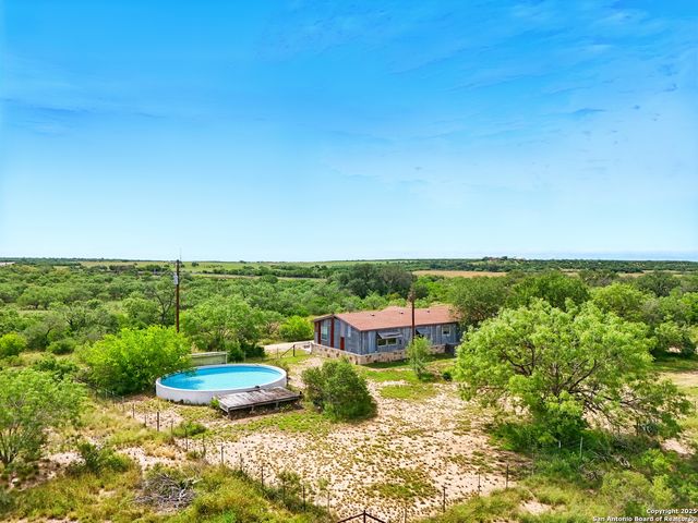 344 E CR 341, Knippa, TX 78801