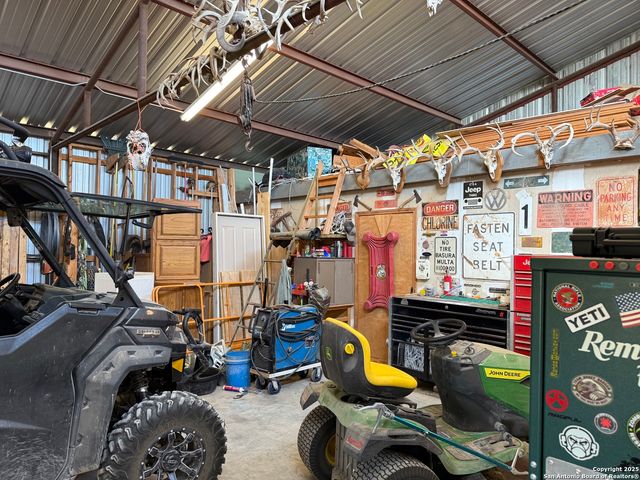 344 E CR 341, Knippa, TX 78801