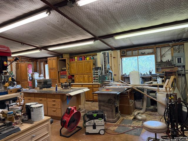 344 E CR 341, Knippa, TX 78801