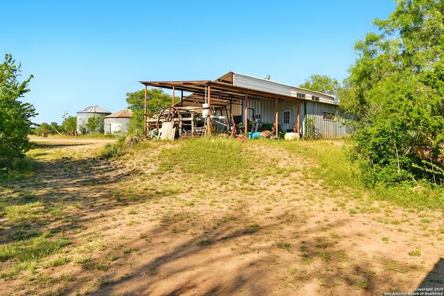 344 E CR 341, Knippa, TX 78801