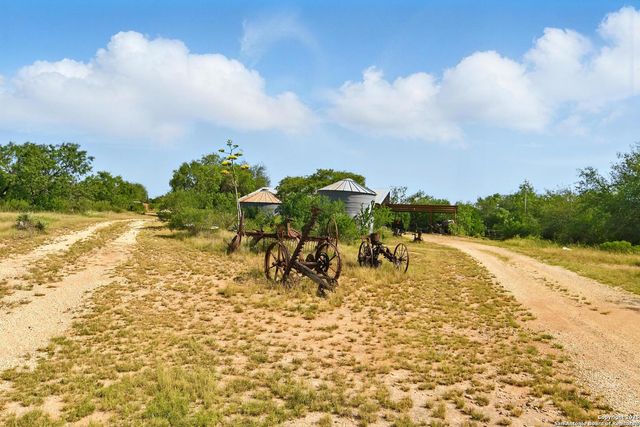 344 E CR 341, Knippa, TX 78801