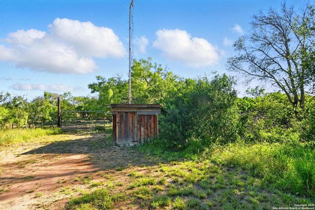 344 E CR 341, Knippa, TX 78801