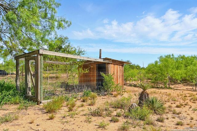 344 E CR 341, Knippa, TX 78801