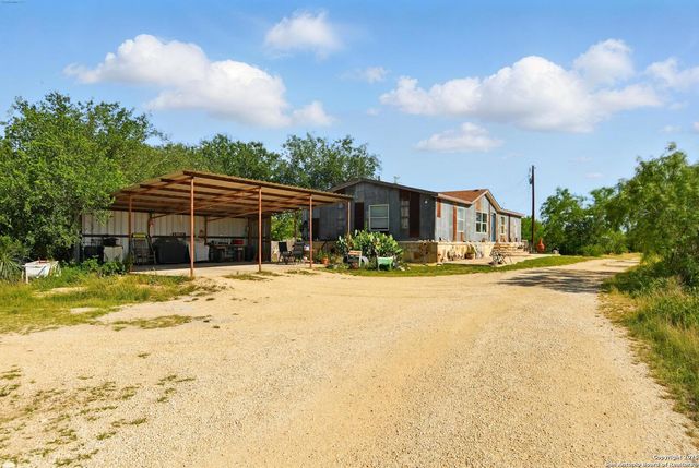 344 E CR 341, Knippa, TX 78801