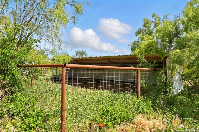 344 E CR 341, Knippa, TX 78801