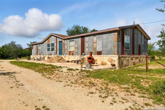 344 E CR 341, Knippa, TX 78801