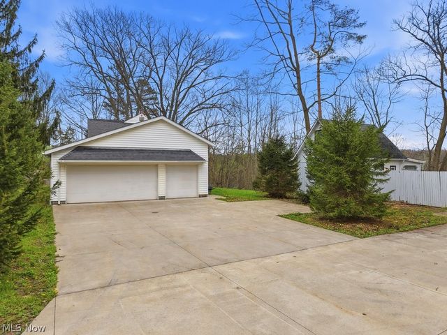 7981 Kinsman Road, Novelty, OH 44072