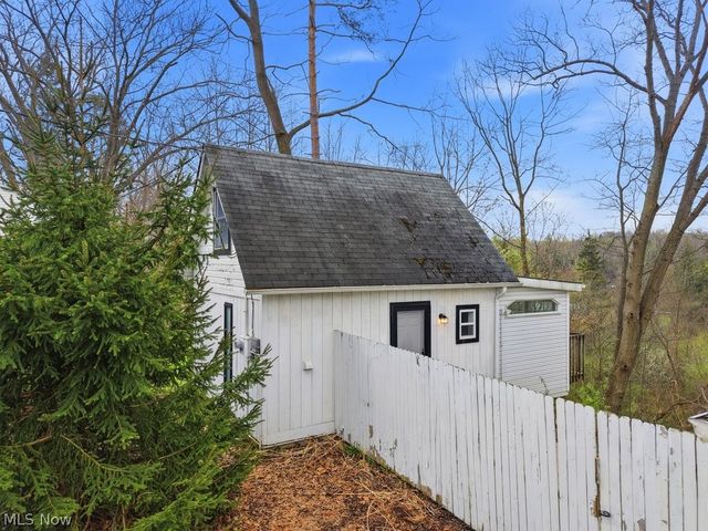 7981 Kinsman Road, Novelty, OH 44072