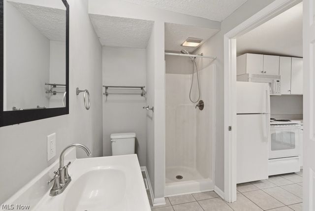 7981 Kinsman Road, Novelty, OH 44072