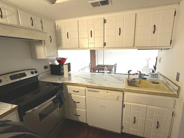 830 Elder Road B403, Homewood, IL 60430