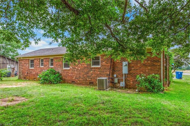 2380 W US HIGHWAY 64, Mocksville, NC 27028