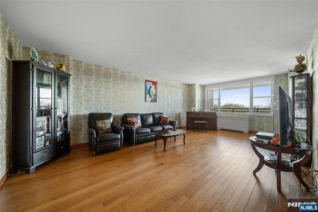 2200 N Central Road 6H, Fort Lee, NJ 07024