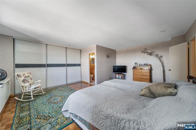 2200 N Central Road 6H, Fort Lee, NJ 07024