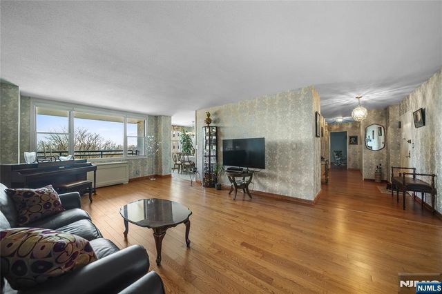 2200 N Central Road 6H, Fort Lee, NJ 07024