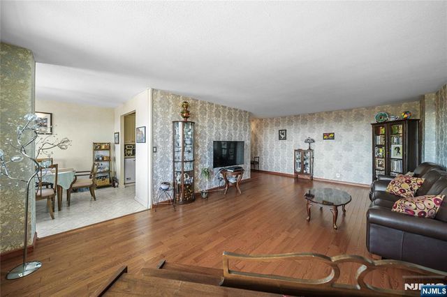 2200 N Central Road 6H, Fort Lee, NJ 07024