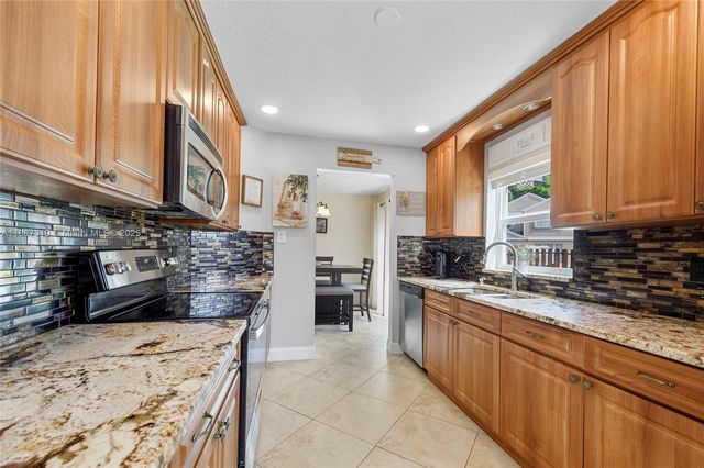 208 SW 159th Ln, Sunrise, FL 33326