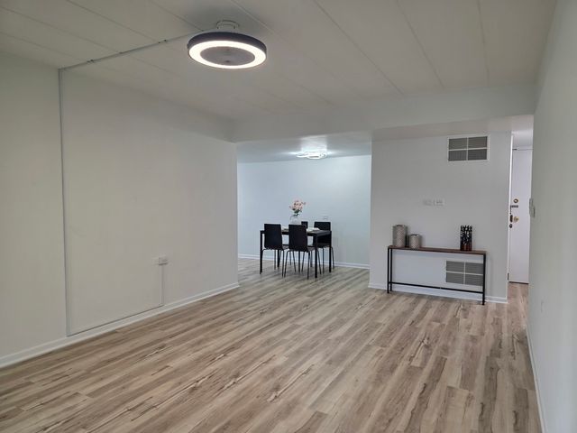 127 N Wolf Road 41A, Wheeling, IL 60090