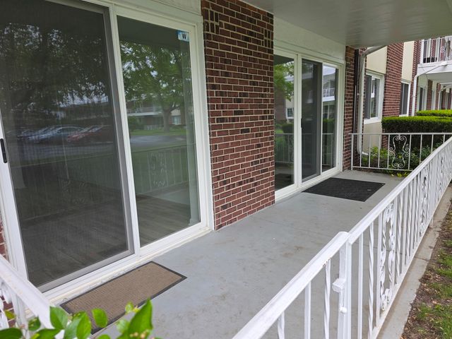 127 N Wolf Road 41A, Wheeling, IL 60090