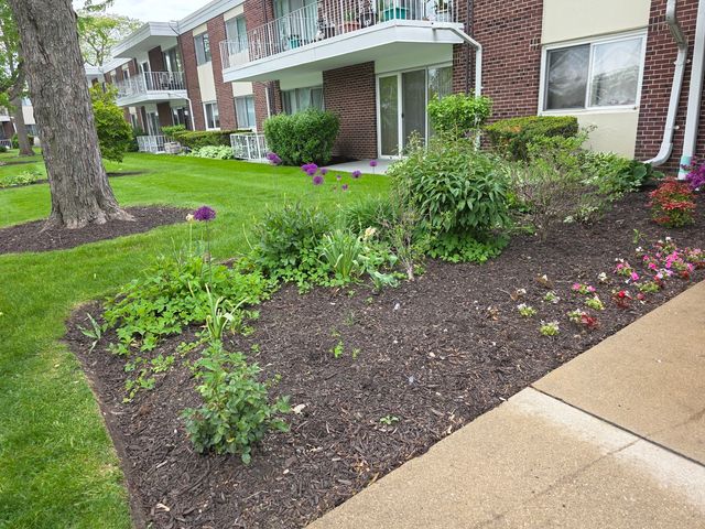 127 N Wolf Road 41A, Wheeling, IL 60090