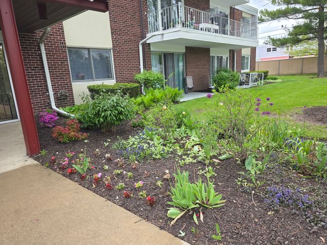 127 N Wolf Road 41A, Wheeling, IL 60090