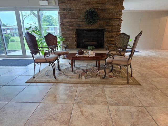 127 N Wolf Road 41A, Wheeling, IL 60090