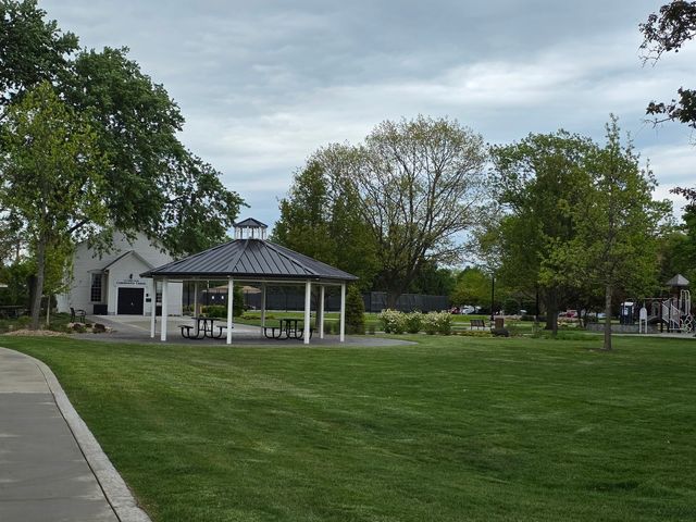 127 N Wolf Road 41A, Wheeling, IL 60090