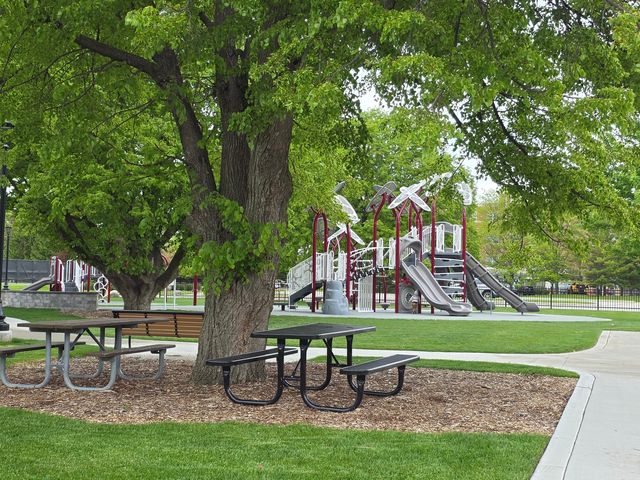 127 N Wolf Road 41A, Wheeling, IL 60090
