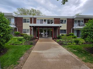 127 N Wolf Road 41A, Wheeling, IL 60090